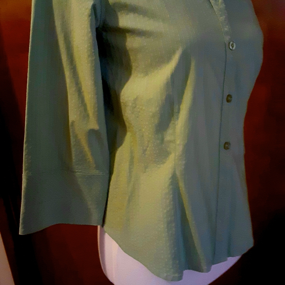 3/4 sleeve button-up top